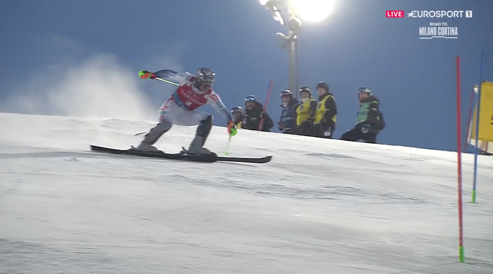 ����� ����