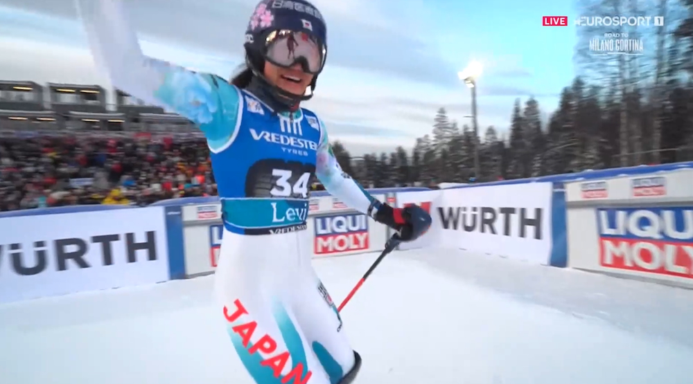 ����� ����