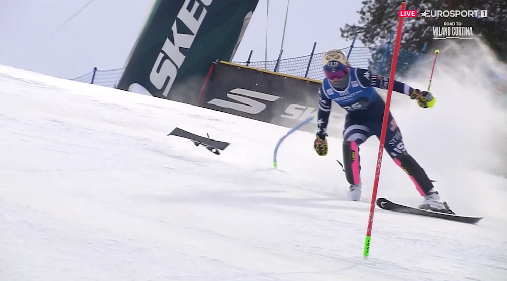 ����� ����