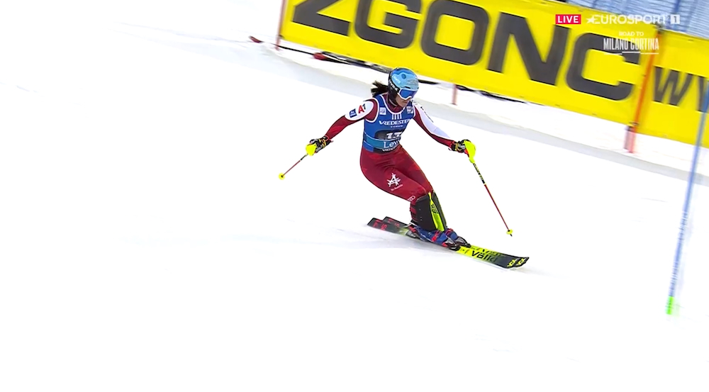 ����� ����