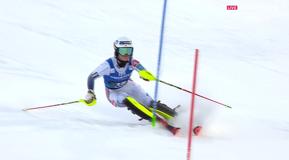 ����� ����