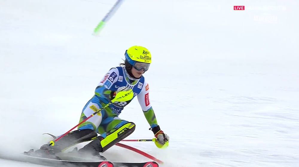 ����� ����