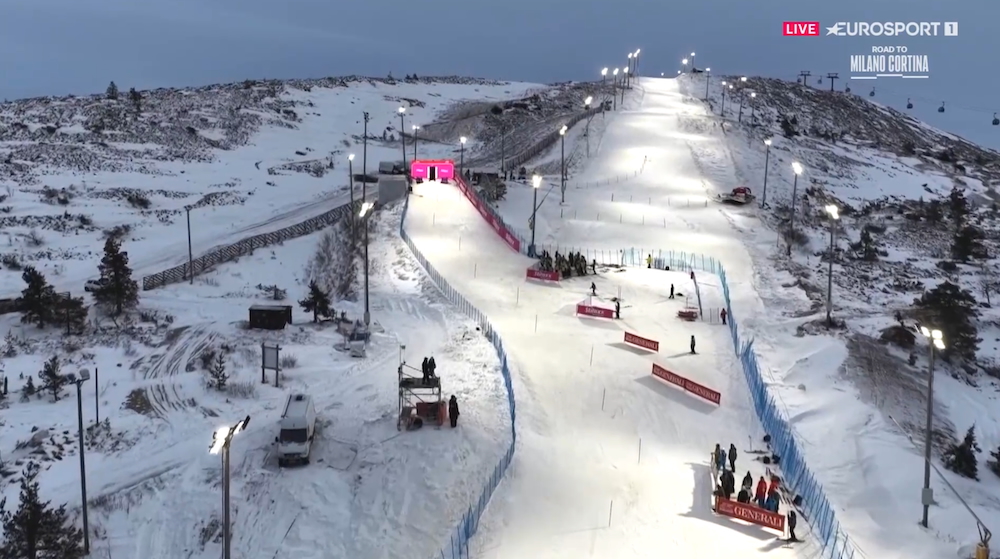 ����� ����