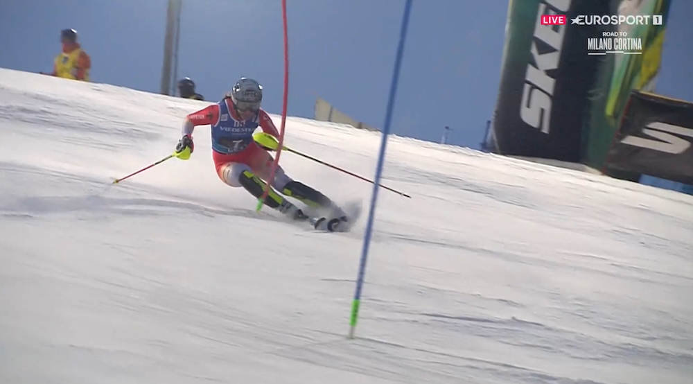 ����� ����