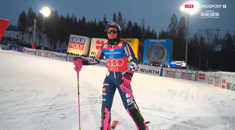 ����� ����