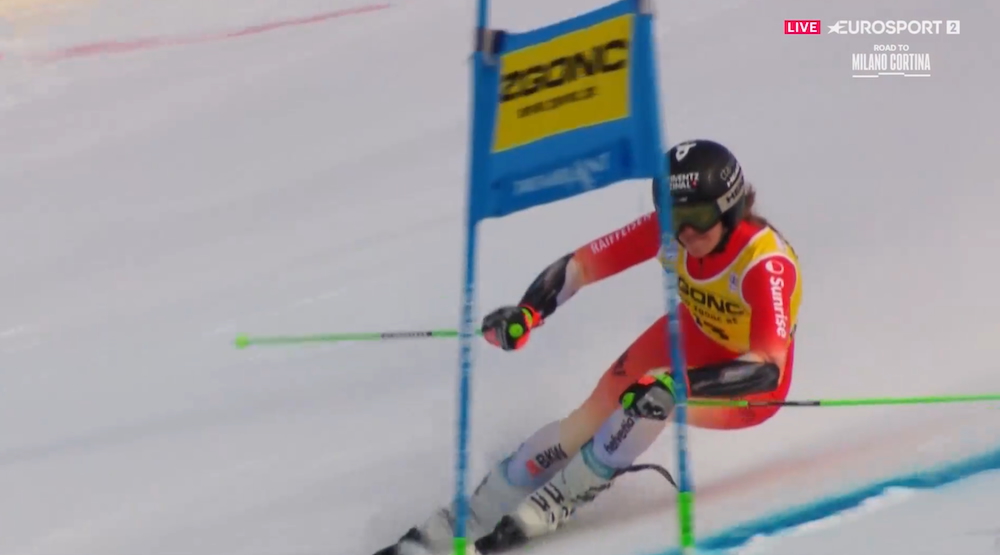 ����� ����