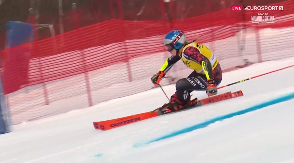 ����� ����