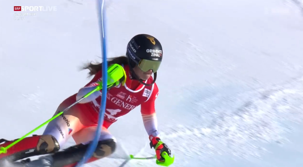 ����� ����