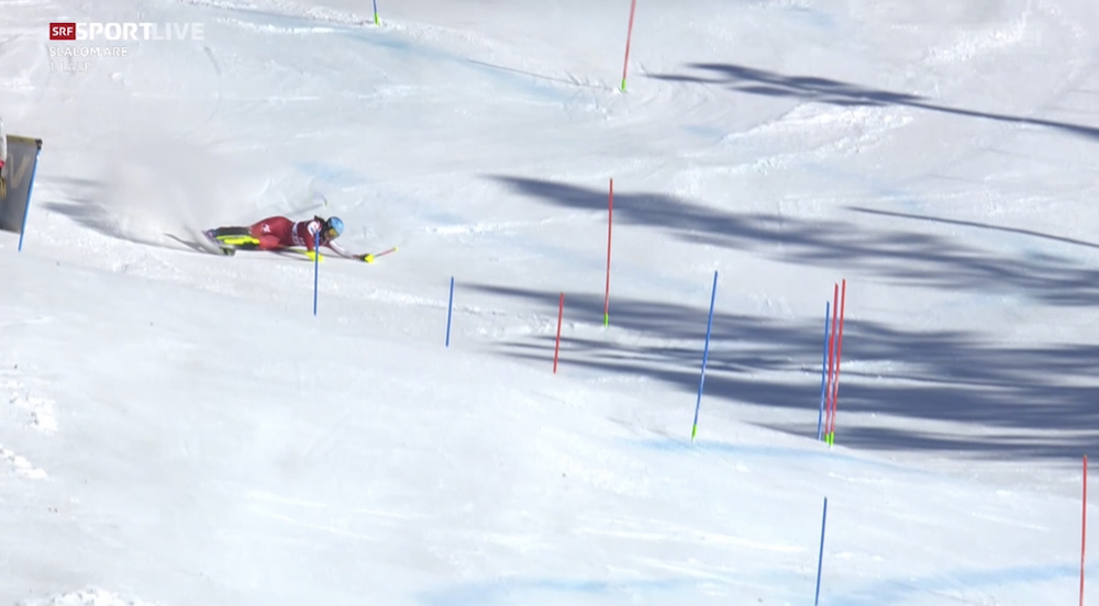 ����� ����