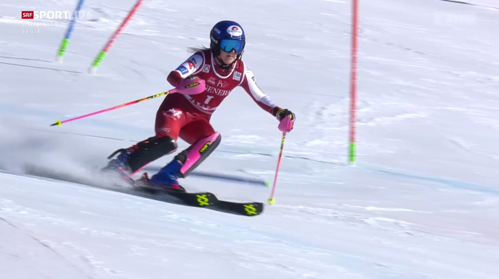 ����� ����