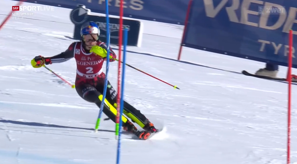 ����� ����