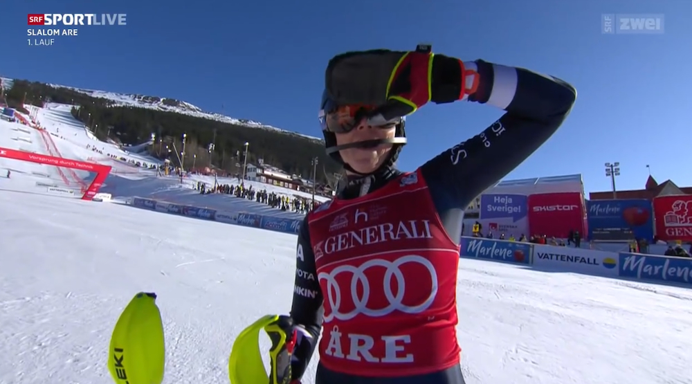 ����� ����