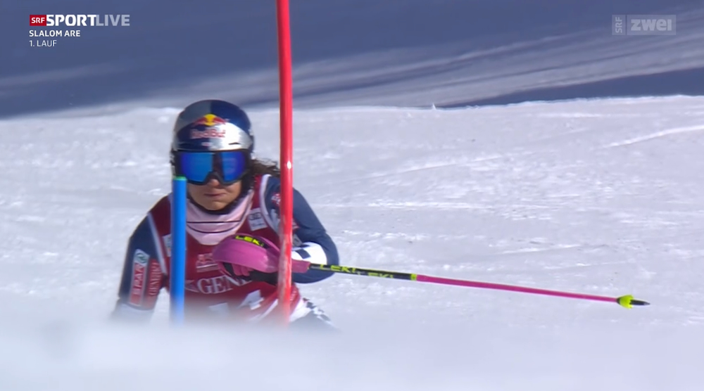 ����� ����