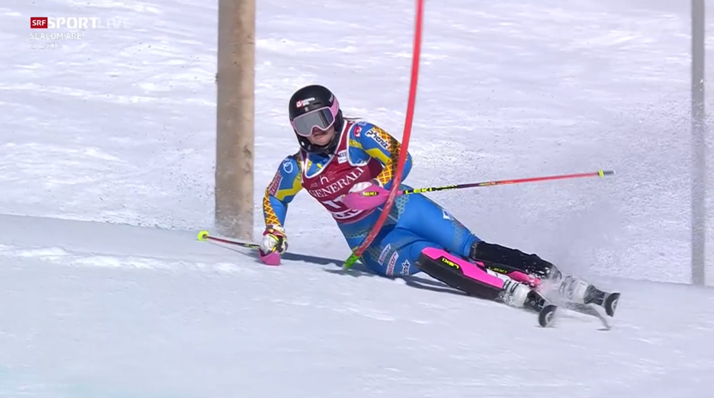 ����� ����