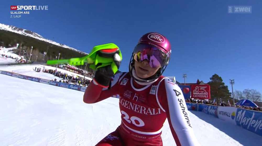 ����� ����