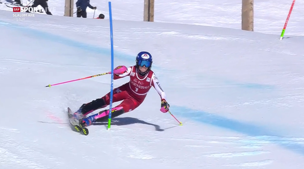 ����� ����