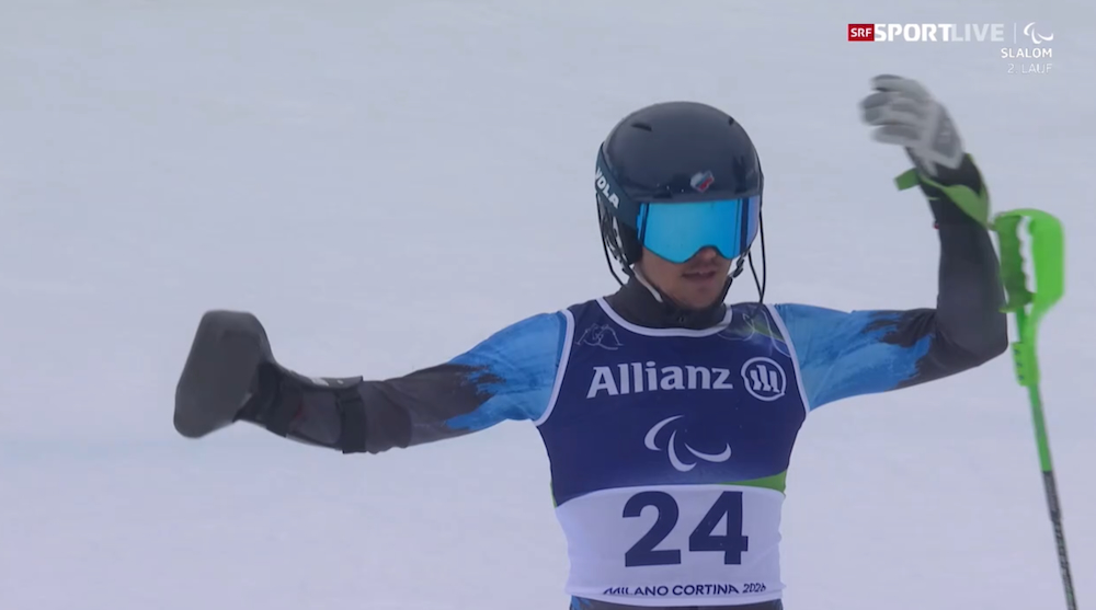 ����� ����