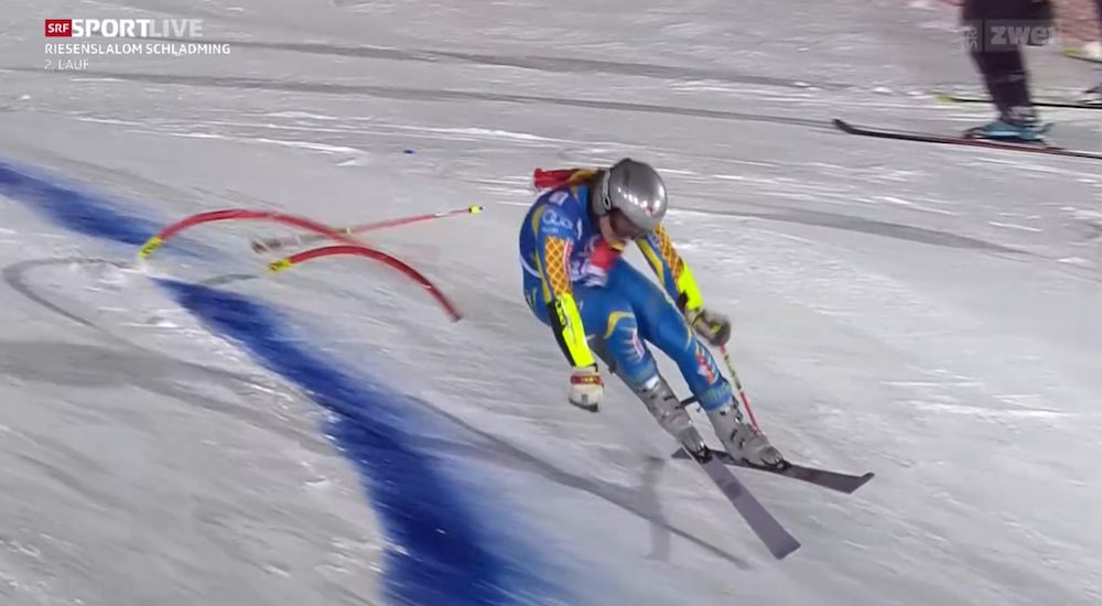 ����� ����