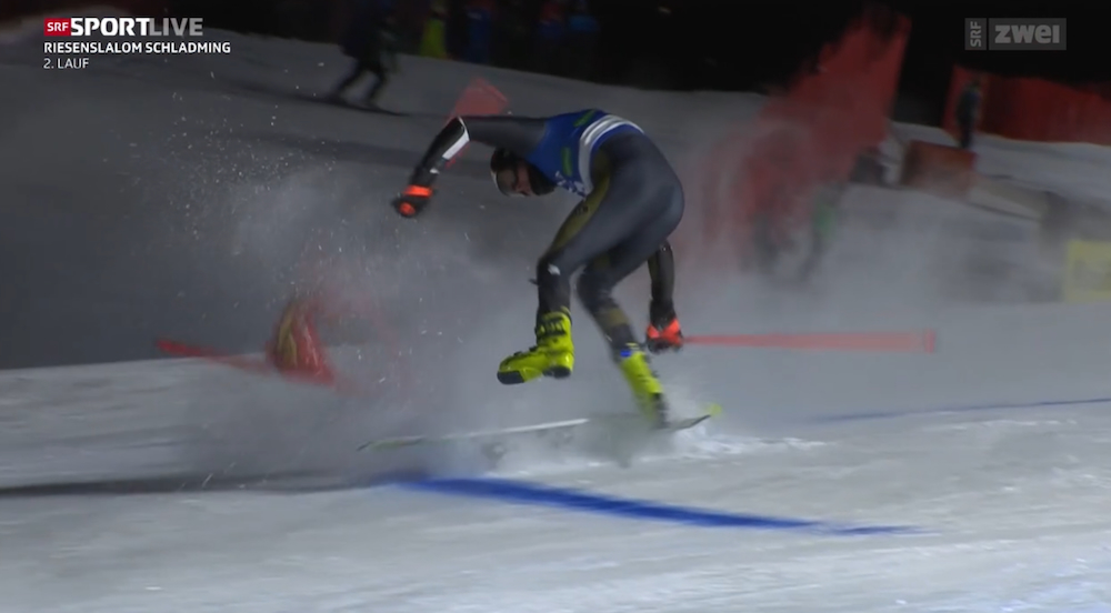 ����� ����