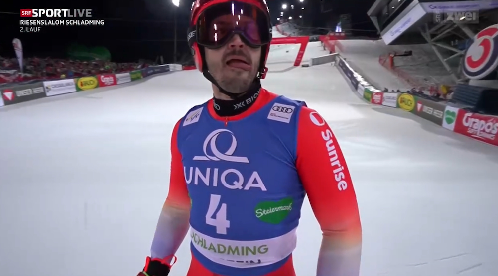 ����� ����