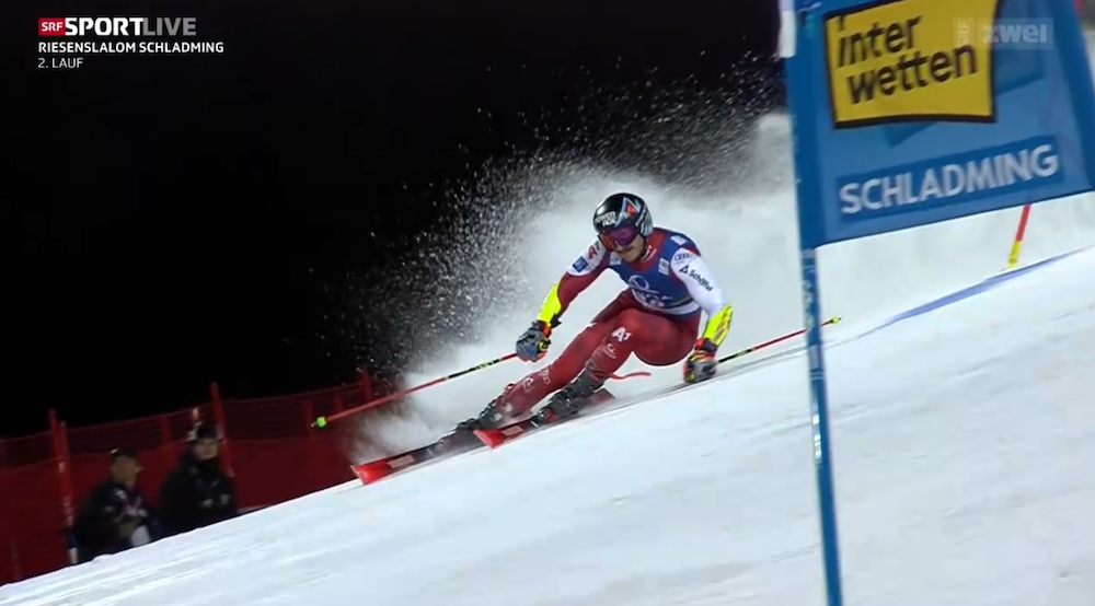 ����� ����