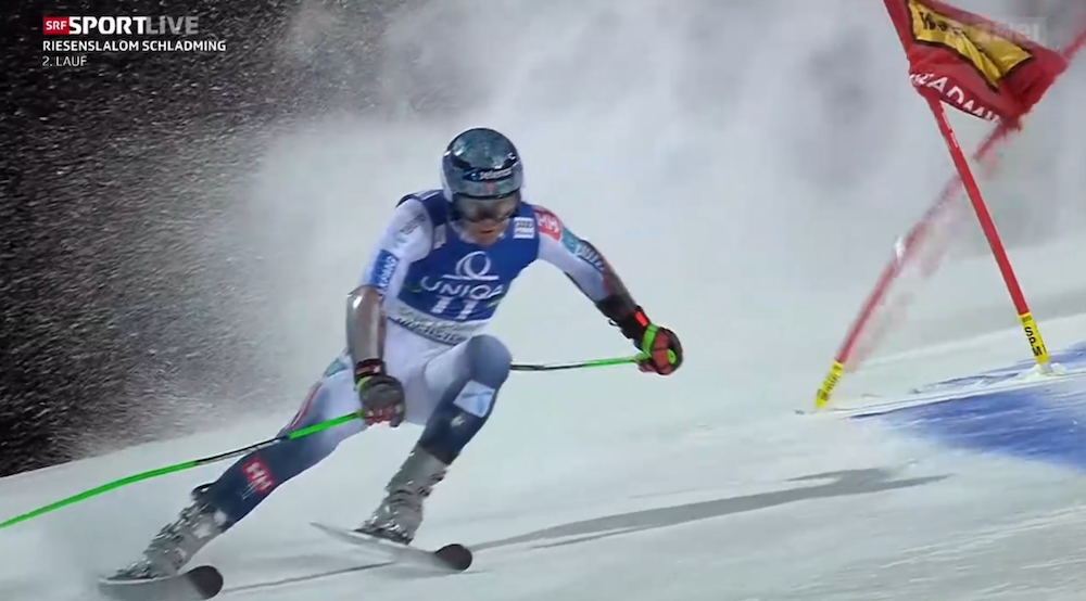 ����� ����