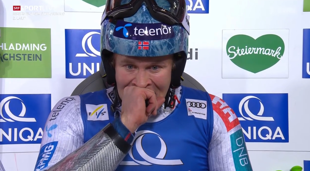 ����� ����