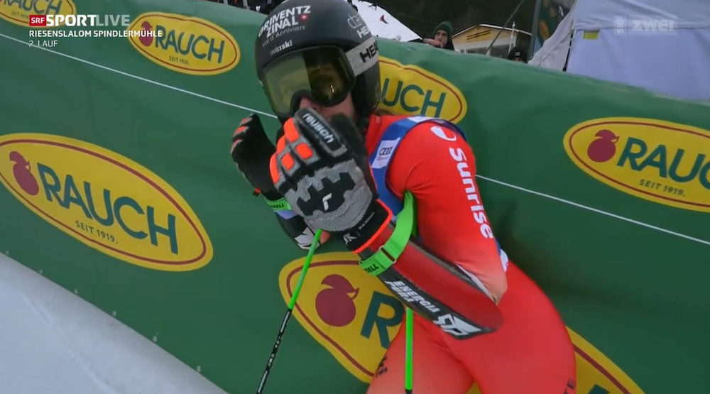 ����� ����