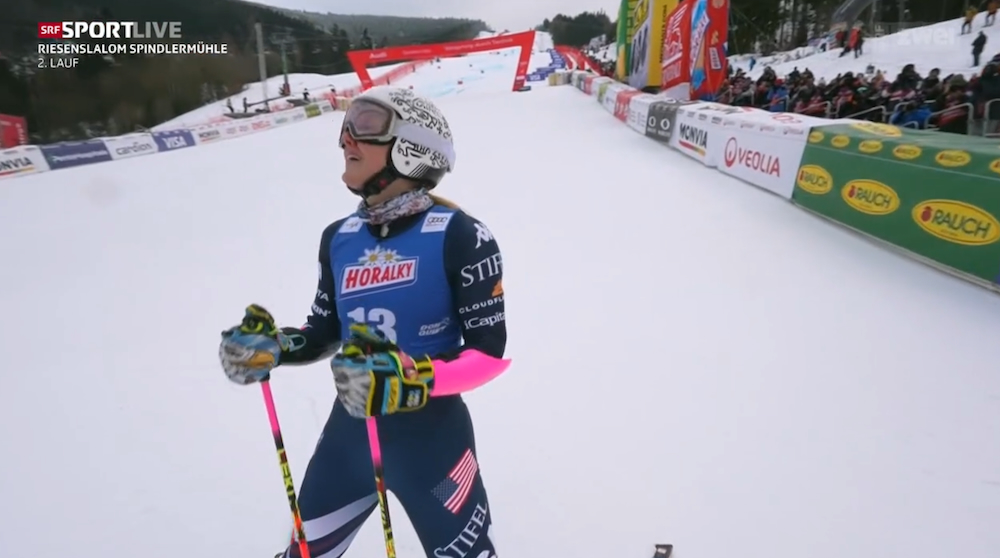 ����� ����