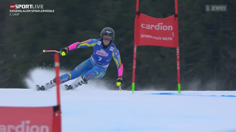 ����� ����