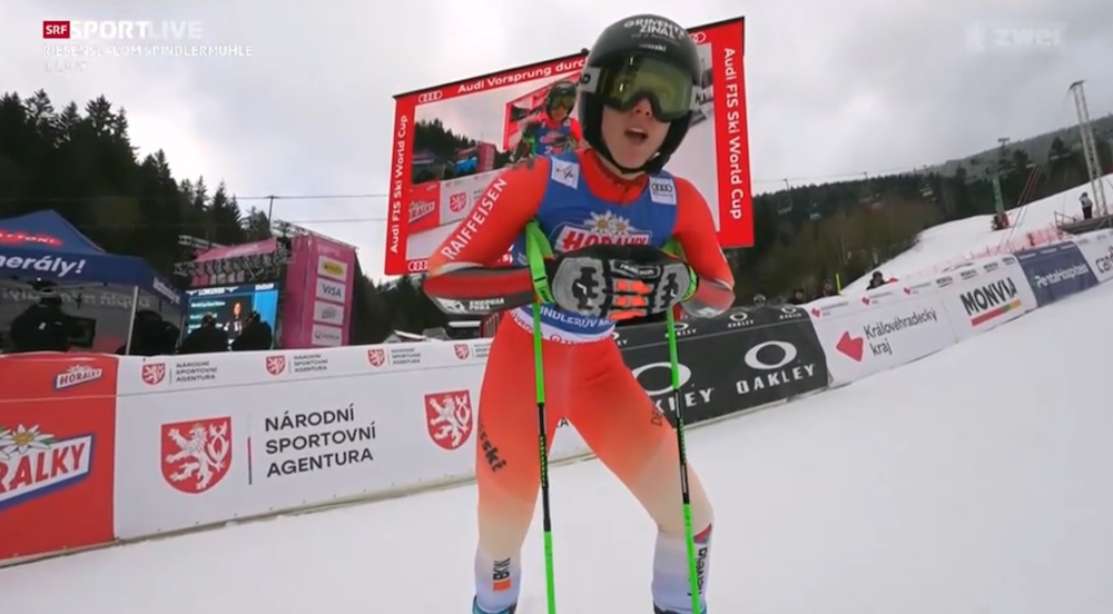 ����� ����