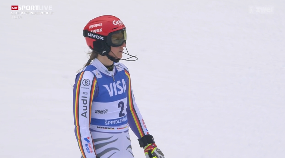 ����� ����