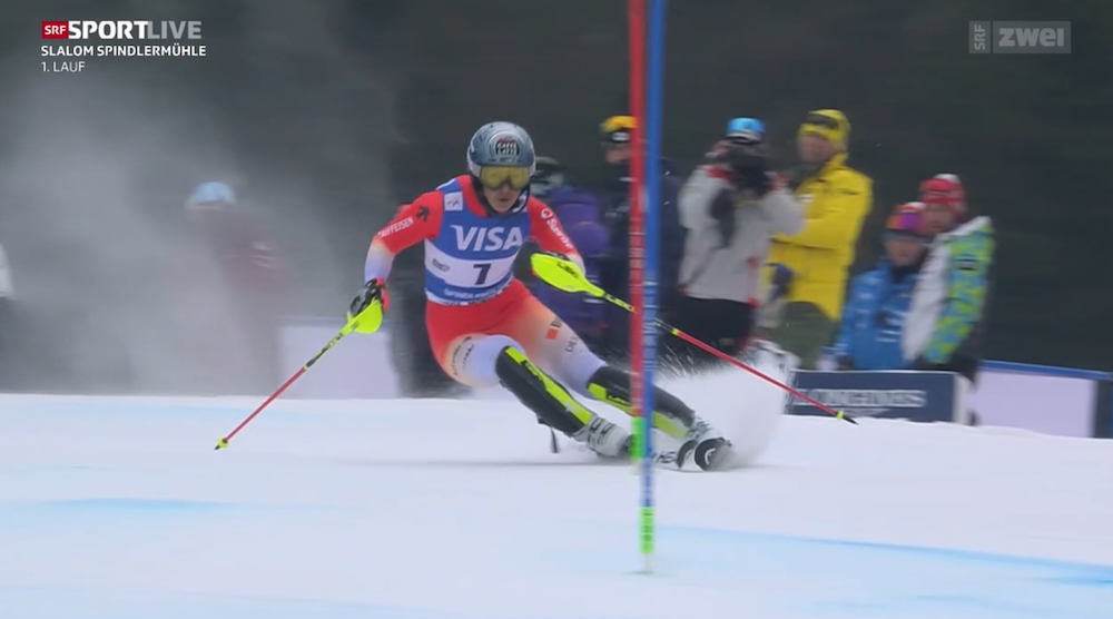 ����� ����