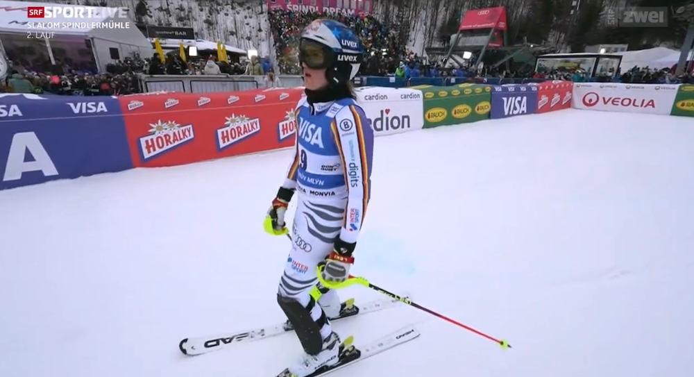 ����� ����