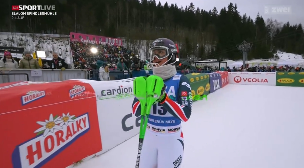 ����� ����