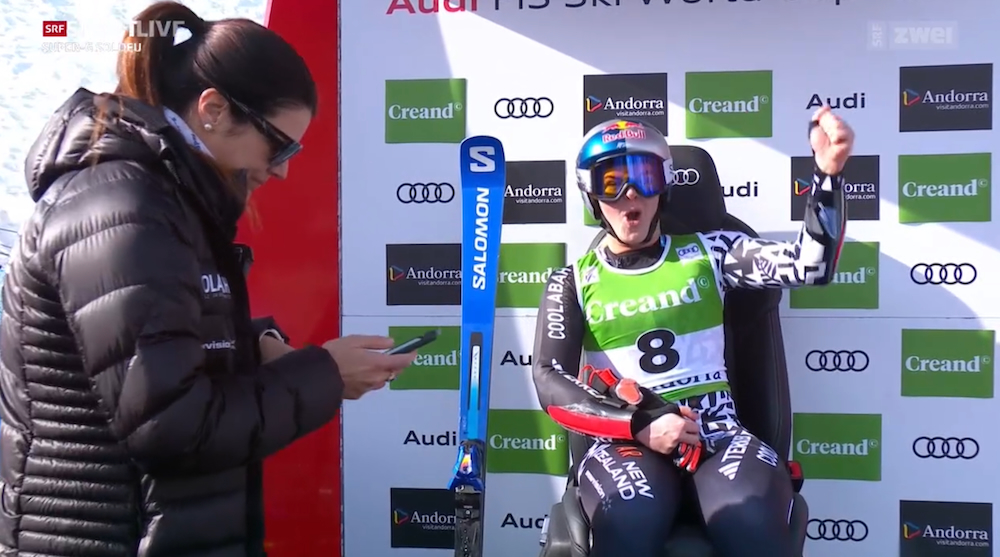 ����� ����