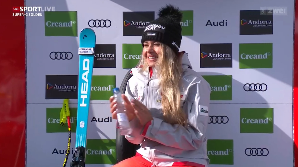 ����� ����