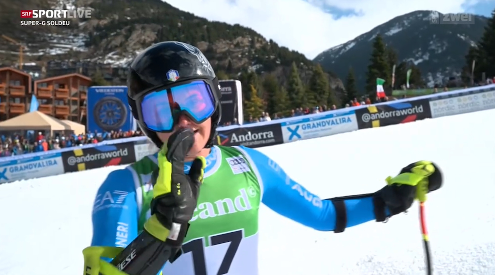 ����� ����