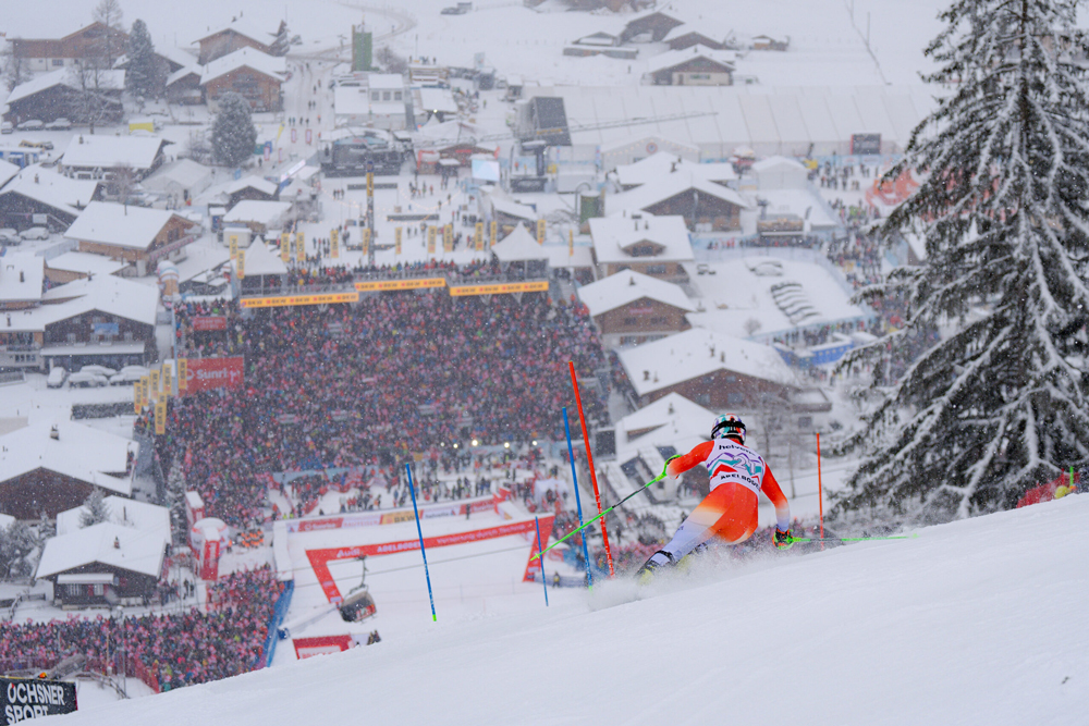 ����� ����