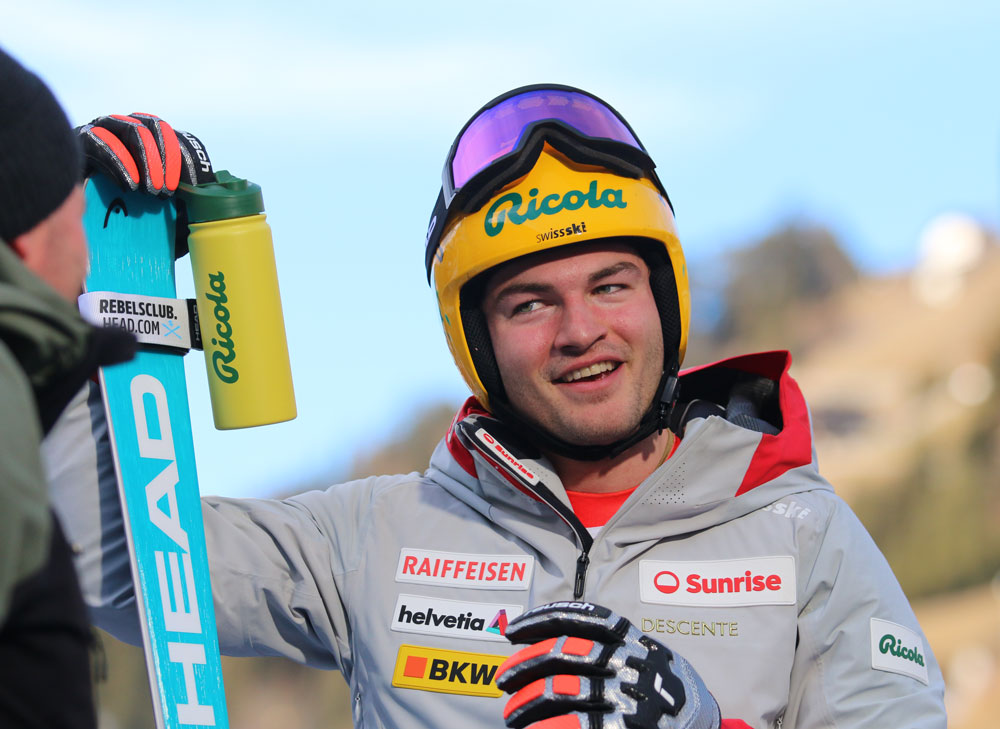 ����� ����