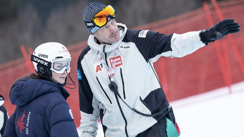 ����� ����