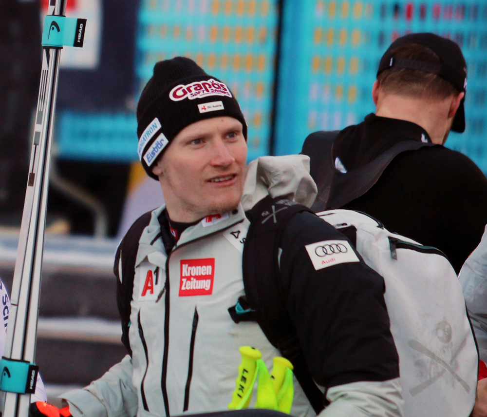 ����� ����