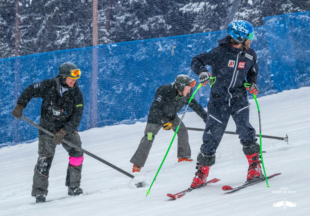 ����� ����