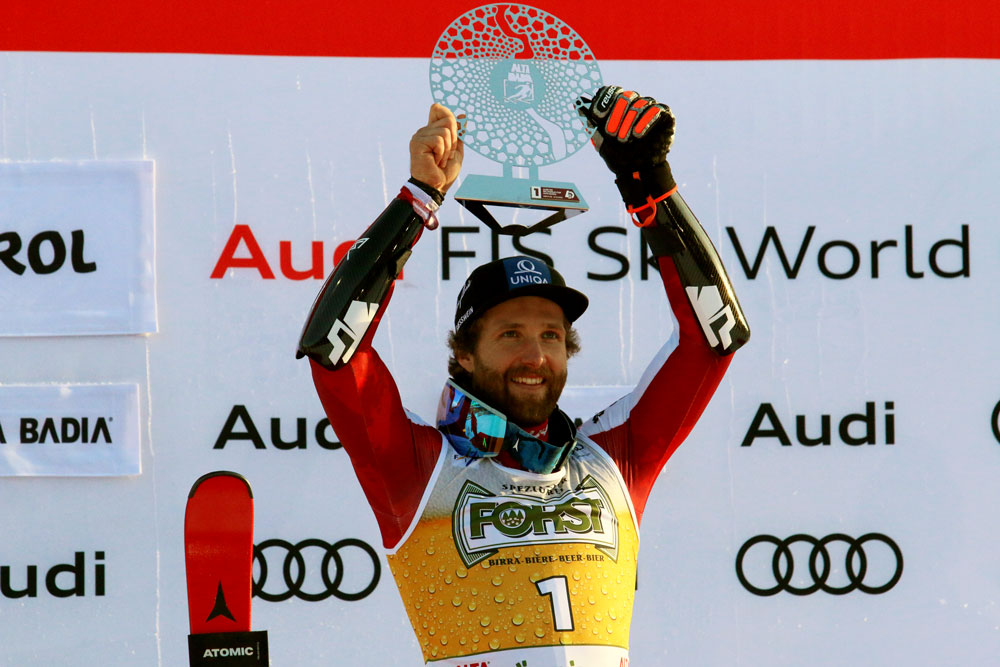 ����� ����