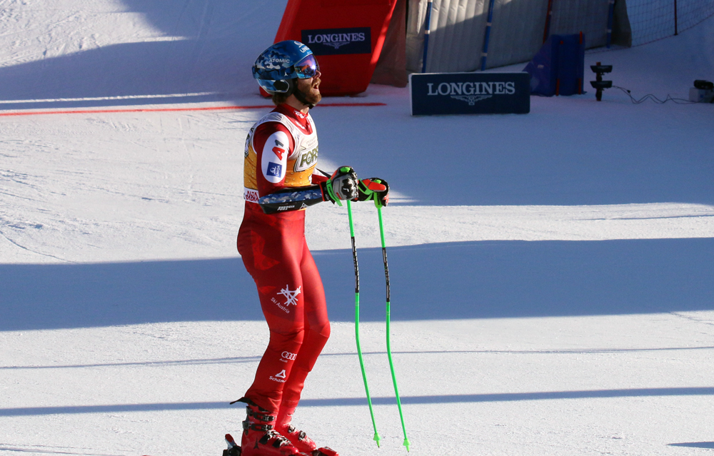 ����� ����