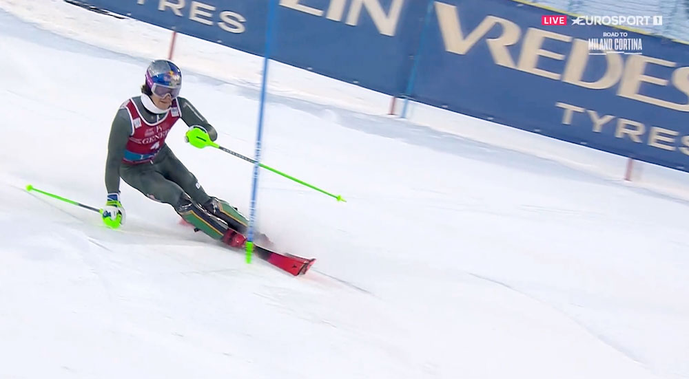 ����� ����