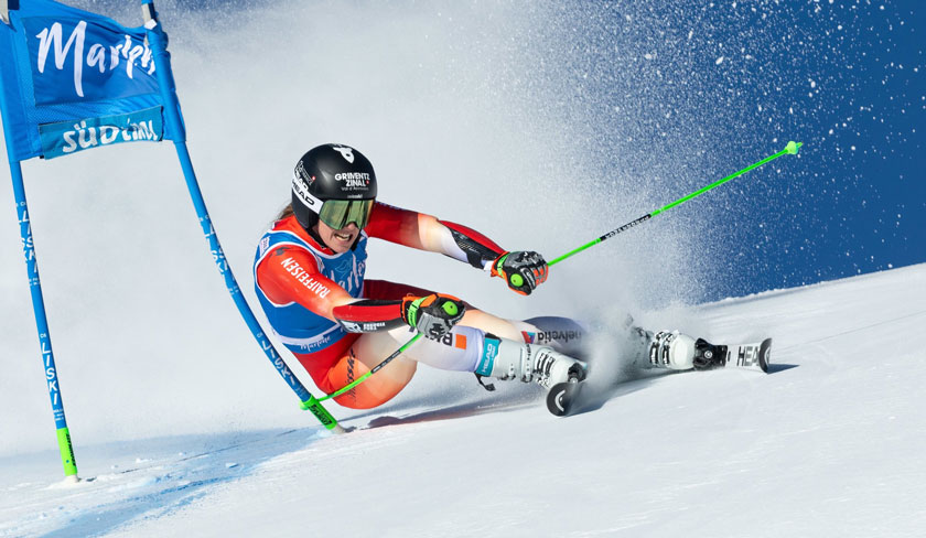 ����� ����