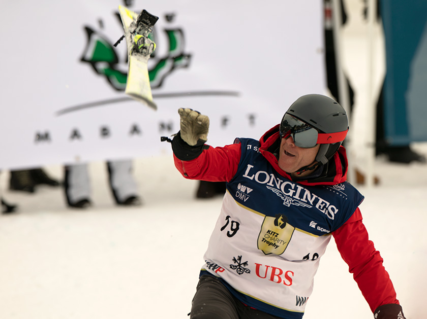 ����� ����