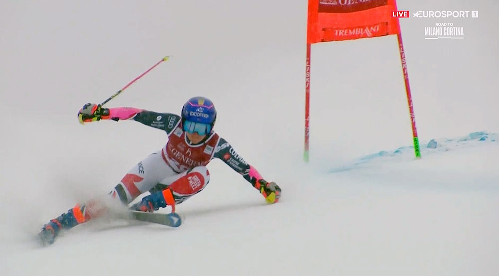 ����� ����