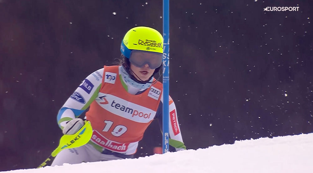 ����� ����